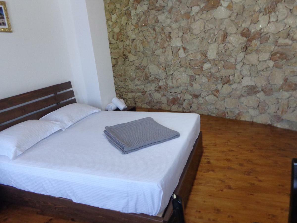 Hotel Demaj Berat Eksteriør billede